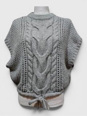 726 10/$50🏄🏻‍♀️ Universal Thread Cotton Blend Gray Short Sleeve Sweater